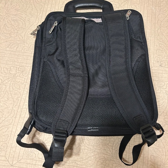SwissGear Travel Laptop Backpack - Picture 3 of 10